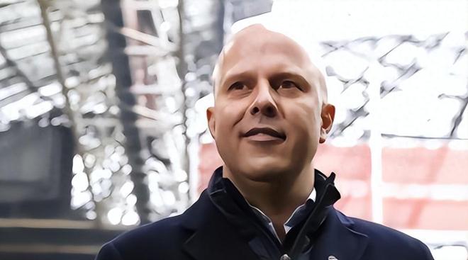 在赛场上发 在赛场上发