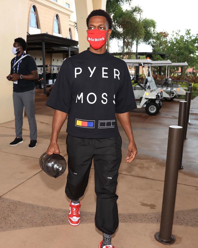 而焦点落在 而焦点落在